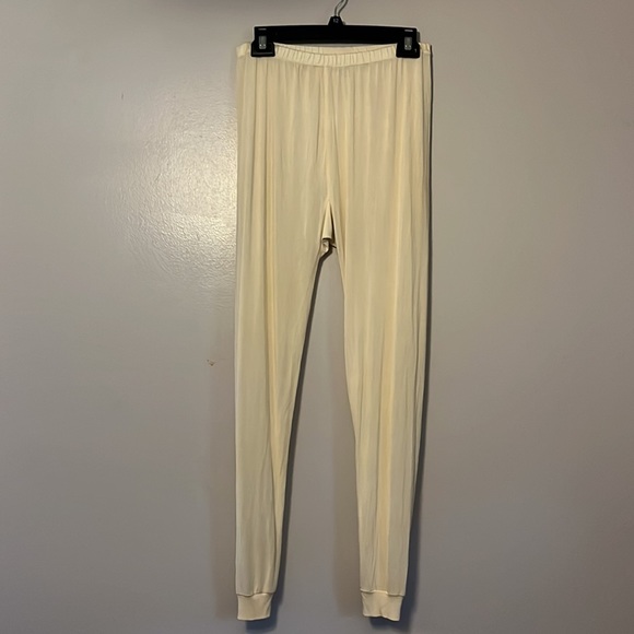 100% Genuine Silk Machine Washable Cream Long Sleeve Two Piece Pajama Set - Picture 6 of 16